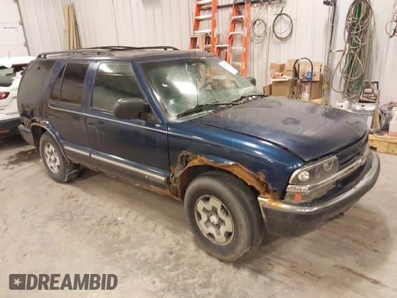 2001 Chevrolet Blazer LT with VIN 1GNDT13W812218246, listed as a IAAI auction lot 41287428 with Not provided miles and . Bid and sale history available at DreamBid. Image 1.