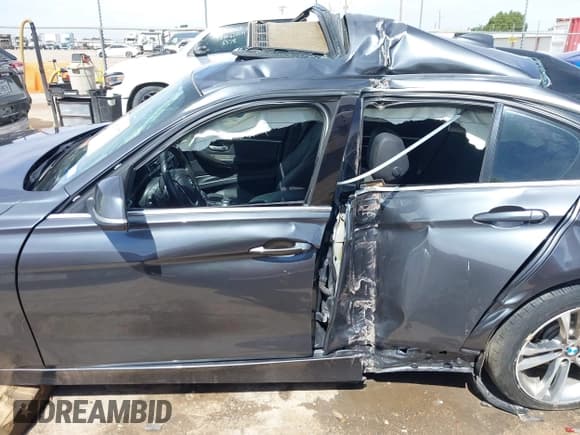 ✅ 2018 BMW 3 Series 330i • VIN: WBA8B9C54JEE81206 • Lot: 42251897. Listed on IAAI with Not provided. Free auction sales archive from the USA and detailed vehicle history report at DreamBid. Image 13.