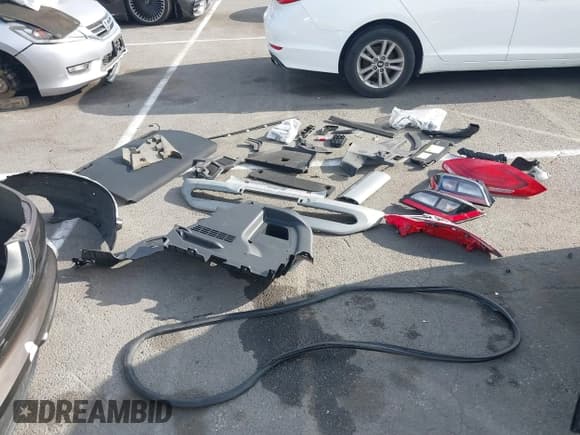 ✅ 2014 Porsche Panamera S • VIN: WP0AB2A75EL056107 • Lot: 42619685. Wystawiony na IAAI z przebiegiem 143 574 mil. Bezpłatny archiwum sprzedaży aukcyjnych z USA i szczegółowy raport historii pojazdu na DreamBid. Zdjęcie 18.