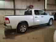 2021 Ram 1500 Tradesman z VIN 1C6SRFCT6MN815195, wystawiony jako Copart lot #42727075 z przebiegiem 64 121 mil mil oraz Szkoda całkowita • Salvage title. Historia ofert i sprzedaży dostępna na DreamBid. Obrazek 3.