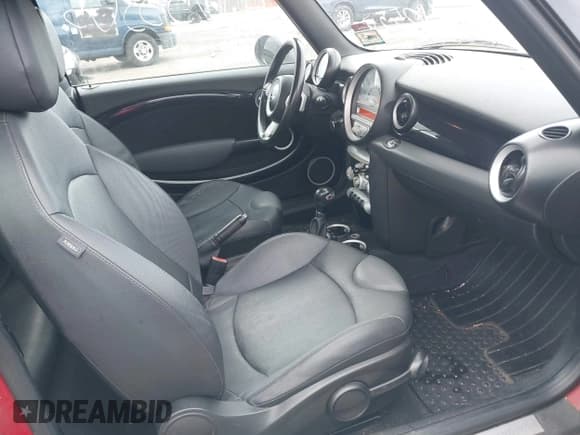 ✅ 2010 MINI Convertible S • VIN: WMWMS3C58ATY09229 • Лот: 42055305. Опубликован ранее на IAAI с пробегом 142 396 миль. Бесплатный доступ к архиву аукционных продаж из США и подробный отчёт об истории автомобиля на DreamBid. Изображение 5.