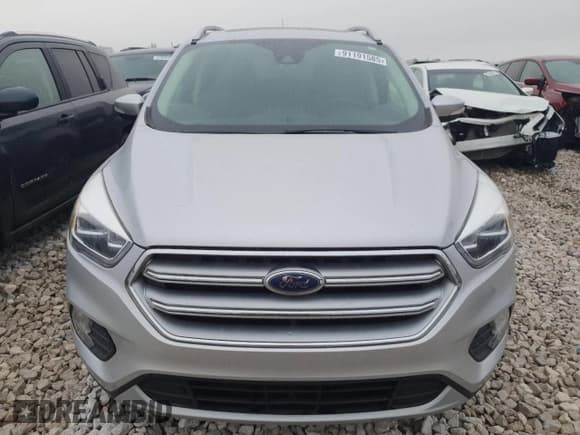 ✅ 2017 Ford Escape Titanium • VIN: 1FMCU0JD1HUD26747 • Lot: 91191585. Wystawiony na Copart z przebiegiem 121 878 mil. Bezpłatny archiwum sprzedaży aukcyjnych z USA i szczegółowy raport historii pojazdu na DreamBid. Zdjęcie 5.