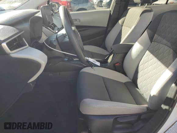 ✅ 2023 Toyota Corolla Hybrid LE • VIN: JTDBDMHEXP3007079 • Lot: 85588815. Wystawiony na Copart z przebiegiem 74 549 mil. Bezpłatny archiwum sprzedaży aukcyjnych z USA i szczegółowy raport historii pojazdu na DreamBid. Zdjęcie 7.