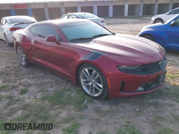 ✅ 2021 Chevrolet Camaro 1LS • VIN: 1G1FB1RX1M0121709 • Lot: 41943012. Wystawiony na IAAI z przebiegiem Nie podano. Bezpłatny archiwum sprzedaży aukcyjnych z USA i szczegółowy raport historii pojazdu na DreamBid. Zdjęcie 1.