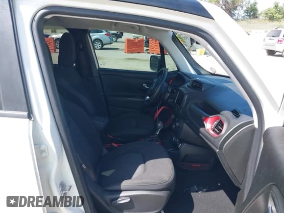 ✅ 2018 Jeep Renegade Trailhawk • VIN: ZACCJBCB8JPG81538 • Lot: 42813492. Listed on IAAI with 69,651 mi. Free auction sales archive from the USA and detailed vehicle history report at DreamBid. Image 5.