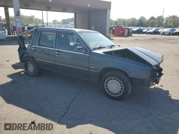 ✅ 1990 Volvo 740 • VIN: YV1FA8853L1296985 • Lot: 72422494. Wystawiony na Copart z przebiegiem 202 144 mil. Bezpłatny archiwum sprzedaży aukcyjnych z USA i szczegółowy raport historii pojazdu na DreamBid. Zdjęcie 4.
