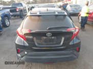 ✅ 2018 Toyota C-HR XLE • VIN: NMTKHMBX8JR057336 • Lot: 43474828. Wystawiony na IAAI z przebiegiem 106 151 mil. Bezpłatny archiwum sprzedaży aukcyjnych z USA i szczegółowy raport historii pojazdu na DreamBid. Zdjęcie 16.