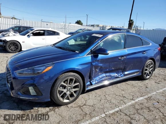 ✅ 2018 Hyundai Sonata Limited Plus • VIN: 5NPE34AB3JH707165 • Лот: 43261453. Опубликован ранее на Copart с пробегом 100 452 миль. Бесплатный доступ к архиву аукционных продаж из США и подробный отчёт об истории автомобиля на DreamBid. Изображение 1.