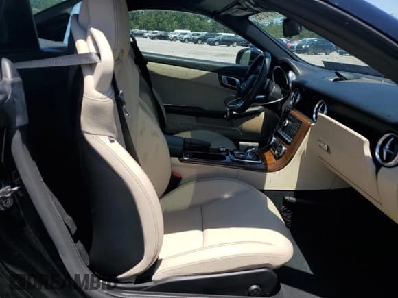 ✅ 2019 Mercedes-Benz SLC 300 • VIN: WDDPK3JA3KF160252 • Lot: 57570755. Listed on Copart with 6,471 mi. Free auction sales archive from the USA and detailed vehicle history report at DreamBid. Image 10.