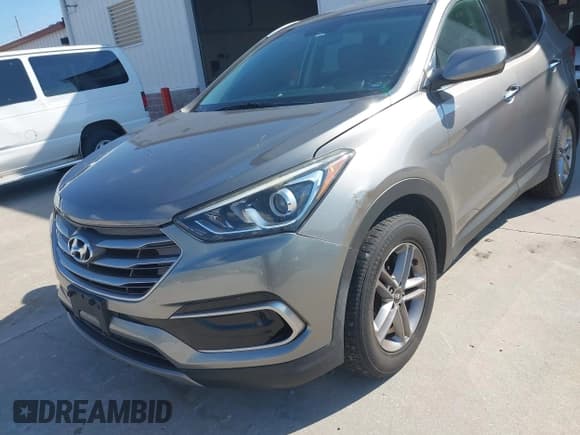 ✅ 2018 Hyundai Santa Fe 2.4L • VIN: 5NMZT3LB4JH079784 • Лот: 43439976. Опубликован ранее на IAAI с пробегом 121 738 миль. Бесплатный доступ к архиву аукционных продаж из США и подробный отчёт об истории автомобиля на DreamBid. Изображение 6.