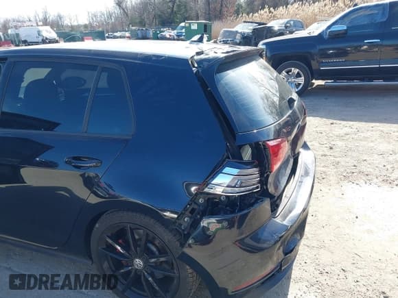 ✅ 2021 Volkswagen Golf GTI S • VIN: 3VW5T7AU6MM009986 • Lot: 41744096. Listed on IAAI with 26,120 mi. Free auction sales archive from the USA and detailed vehicle history report at DreamBid. Image 6.