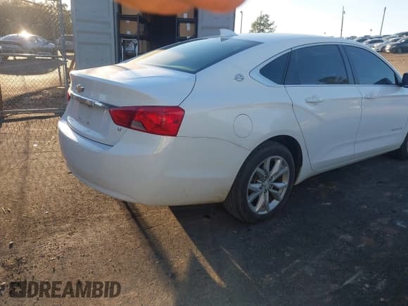 ✅ 2017 Chevrolet Impala LT • VIN: 2G1105SA8H9142176 • Lot: 43580865. Wystawiony na IAAI z przebiegiem 300 615 mil. Bezpłatny archiwum sprzedaży aukcyjnych z USA i szczegółowy raport historii pojazdu na DreamBid. Zdjęcie 4.