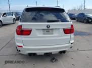 ✅ 2012 BMW X5 M • VIN: 5YMGY0C53CLK27644 • Lot: 41180114. Wystawiony na IAAI z przebiegiem 76 805 mil. Bezpłatny archiwum sprzedaży aukcyjnych z USA i szczegółowy raport historii pojazdu na DreamBid. Zdjęcie 16.