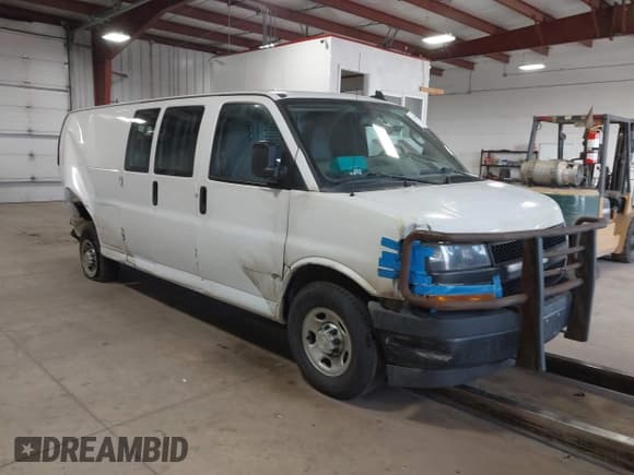 ✅ 2019 Chevrolet Express Cargo • VIN: 1GCWGBFP0K1354958 • Лот: 42175860. Опубликован ранее на IAAI с пробегом 273 313 миль. Бесплатный доступ к архиву аукционных продаж из США и подробный отчёт об истории автомобиля на DreamBid. Изображение 1.