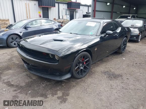 ✅ 2015 Dodge Challenger R/T Scat Pack • VIN: 2C3CDZFJ9FH769692 • Lot: 43193775. Wystawiony na IAAI z przebiegiem 113 934 mil. Bezpłatny archiwum sprzedaży aukcyjnych z USA i szczegółowy raport historii pojazdu na DreamBid. Zdjęcie 2.