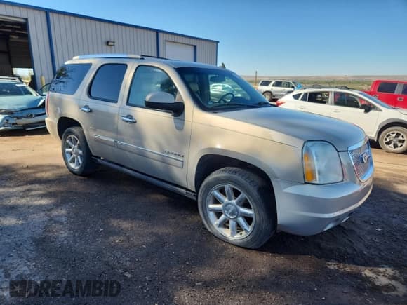 ✅ 2010 GMC Yukon Denali • VIN: 1GKUKEEF0AR179714 • Lot: 87252675. Wystawiony na Copart z przebiegiem 157 330 mil. Bezpłatny archiwum sprzedaży aukcyjnych z USA i szczegółowy raport historii pojazdu na DreamBid. Zdjęcie 4.