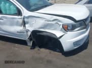 ✅ 2018 Chevrolet Colorado 2WD Work Truck • VIN: 1GCHSBEA6J1140043 • Lot: 42952974. Wystawiony na IAAI z przebiegiem 131 712 mil. Bezpłatny archiwum sprzedaży aukcyjnych z USA i szczegółowy raport historii pojazdu na DreamBid. Zdjęcie 6.