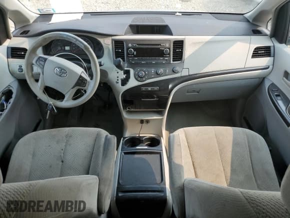 ✅ 2011 Toyota Sienna LE • VIN: 5TDKK3DC5BS123589 • Лот: 59227665. Опубликован ранее на Copart с пробегом 240 431 миль. Бесплатный доступ к архиву аукционных продаж из США и подробный отчёт об истории автомобиля на DreamBid. Изображение 8.