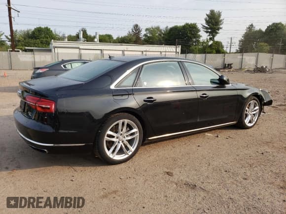 ✅ 2015 Audi A8 4.0T • VIN: WAU32AFD8FN031206 • Лот: 51890263. Опубликован ранее на Copart с пробегом 34 527 миль. Бесплатный доступ к архиву аукционных продаж из США и подробный отчёт об истории автомобиля на DreamBid. Изображение 3.
