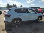 ✅ 2025 Volkswagen Taos SE • VIN: 3VVVC7B29SM050109 • Лот: 86635845. Опубликован ранее на Copart с пробегом 3 394 миль. Бесплатный доступ к архиву аукционных продаж из США и подробный отчёт об истории автомобиля на DreamBid. Изображение 3.