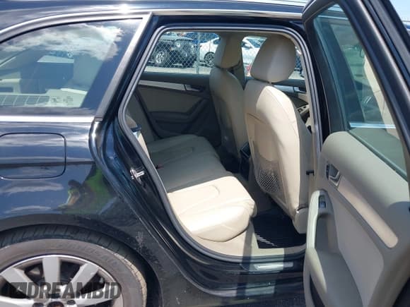 ✅ 2012 Audi A4 Premium • VIN: WAUSFAFL1CA113935 • Lot: 42412012. Wystawiony na IAAI z przebiegiem 212 066 mil. Bezpłatny archiwum sprzedaży aukcyjnych z USA i szczegółowy raport historii pojazdu na DreamBid. Zdjęcie 8.