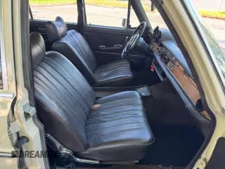 ✅ 1970 Mercedes-Benz 280 • VIN: 10801612053480 • Лот: 60515535. Опубликован ранее на Copart с пробегом 75 608 миль. Бесплатный доступ к архиву аукционных продаж из США и подробный отчёт об истории автомобиля на DreamBid. Изображение 5.