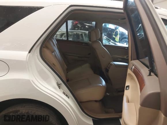 ✅ 2008 Mercedes-Benz M 350 • VIN: 4JGBB86E58A349113 • Lot: 43800375. Listed on IAAI with 219,729 mi. Free auction sales archive from the USA and detailed vehicle history report at DreamBid. Image 8.