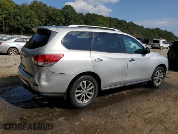 ✅ 2016 Nissan Pathfinder SV • VIN: 5N1AR2MM7GC629133 • Lot: 81055175. Listed on Copart with 173,714 mi. Free auction sales archive from the USA and detailed vehicle history report at DreamBid. Image 3.