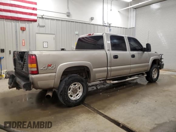 ✅ 2001 Chevrolet Silverado 2500HD • VIN: 1GCHK23121F128459 • Lot: 60525805. Wystawiony na Copart z przebiegiem Nie podano. Bezpłatny archiwum sprzedaży aukcyjnych z USA i szczegółowy raport historii pojazdu na DreamBid. Zdjęcie 3.