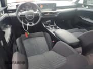 ✅ 2025 Kia K5 LXS • VIN: KNAG24J74S5357647 • Lot: 68320245. Wystawiony na Copart z przebiegiem 3 102 mil. Bezpłatny archiwum sprzedaży aukcyjnych z USA i szczegółowy raport historii pojazdu na DreamBid. Zdjęcie 8.