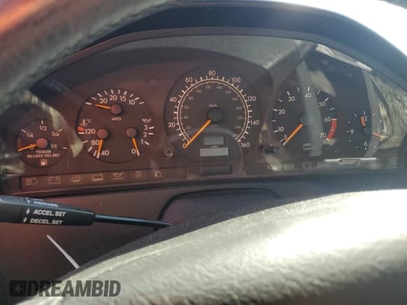 ✅ 1997 Mercedes-Benz SL 500 • VIN: WDBFA67F4VF155013 • Lot: 74395264. Wystawiony na Copart z przebiegiem Nie podano. Bezpłatny archiwum sprzedaży aukcyjnych z USA i szczegółowy raport historii pojazdu na DreamBid. Zdjęcie 9.