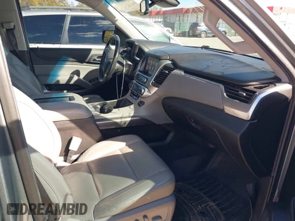 ✅ 2019 Chevrolet Suburban LT • VIN: 1GNSKHKCXKR132620 • Lot: 43578105. Wystawiony na IAAI z przebiegiem 120 367 mil. Bezpłatny archiwum sprzedaży aukcyjnych z USA i szczegółowy raport historii pojazdu na DreamBid. Zdjęcie 5.