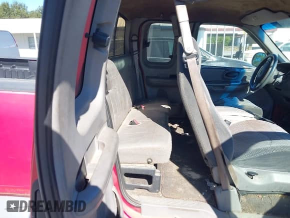 ✅ 1999 Ford F-250 • VIN: 1FTRX27L0XNA29669 • Lot: 43404420. Wystawiony na IAAI z przebiegiem Nie podano. Bezpłatny archiwum sprzedaży aukcyjnych z USA i szczegółowy raport historii pojazdu na DreamBid. Zdjęcie 8.