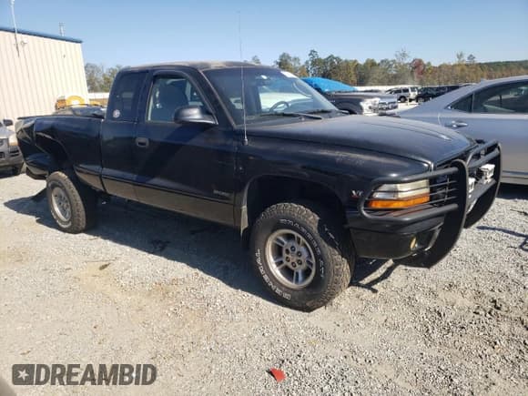 ✅ 2002 Dodge Dakota Sport • VIN: 1B7GG32N22S675781 • Lot: 77658574. Wystawiony na Copart z przebiegiem 200 462 mil. Bezpłatny archiwum sprzedaży aukcyjnych z USA i szczegółowy raport historii pojazdu na DreamBid. Zdjęcie 4.