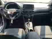 2019 Hyundai Kona SEL z VIN KM8K2CAA6KU341566, wystawiony jako Copart lot #60263533 z przebiegiem 66 433 mil mil oraz . Historia ofert i sprzedaży dostępna na DreamBid. Obrazek 8.