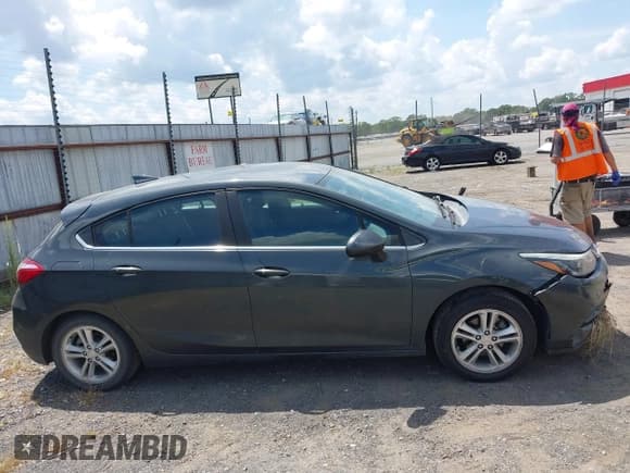 ✅ 2018 Chevrolet Cruze LT • VIN: 3G1BE6SM1JS654442 • Lot: 42827187. Listed on IAAI with 108,411 mi. Free auction sales archive from the USA and detailed vehicle history report at DreamBid. Image 13.