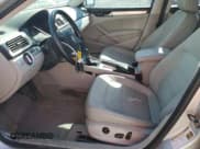 ✅ 2012 Volkswagen Passat SE • VIN: 1VWBN7A35CC059993 • Лот: 84948625. Опубликован ранее на Copart с пробегом 215 233 миль. Бесплатный доступ к архиву аукционных продаж из США и подробный отчёт об истории автомобиля на DreamBid. Изображение 7.