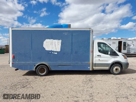 ✅ 2016 Ford Transit • VIN: 1FDBF9ZMXGKA85375 • Lot: 41524662. Wystawiony na IAAI z przebiegiem 183 792 mil. Bezpłatny archiwum sprzedaży aukcyjnych z USA i szczegółowy raport historii pojazdu na DreamBid. Zdjęcie 13.