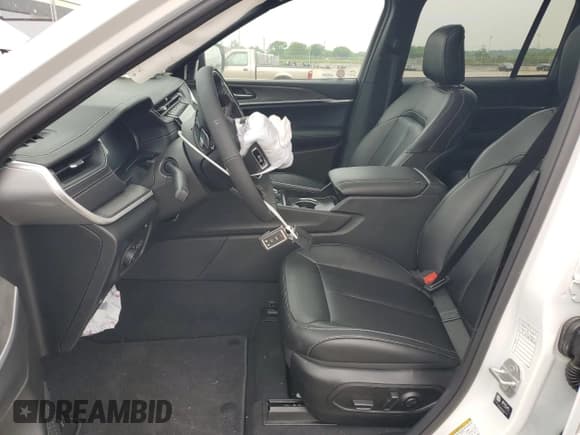 ✅ 2025 Jeep Grand Cherokee • VIN: 1C4RJYB65S8692538 • Lot: 64203855. Listed on Copart with 1,347 mi. Free auction sales archive from the USA and detailed vehicle history report at DreamBid. Image 7.