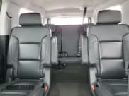 ✅ 2017 Chevrolet Suburban Premier • VIN: 1GNSKJKC6HR200458 • Lot: 46552664. Wystawiony na Copart z przebiegiem 120 747 mil. Bezpłatny archiwum sprzedaży aukcyjnych z USA i szczegółowy raport historii pojazdu na DreamBid. Zdjęcie 10.