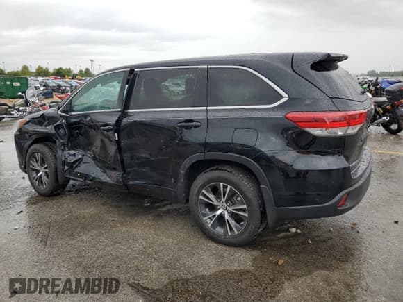 ✅ 2017 Toyota Highlander LE • VIN: 5TDBZRFH9HS413950 • Lot: 82098185. Listed on Copart with 60,700 mi. Free auction sales archive from the USA and detailed vehicle history report at DreamBid. Image 2.