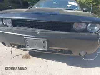 2014 Dodge Challenger SXT z VIN 2C3CDYAG3EH257611, wystawiony jako IAAI lot #43549347 z przebiegiem 143 540 mil mil oraz . Historia ofert i sprzedaży dostępna na DreamBid. Obrazek 6.