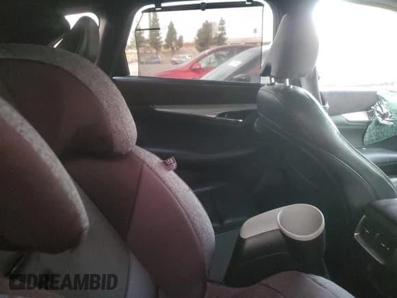 ✅ 2019 Infiniti QX50 Pure • VIN: 3PCAJ5M18KF124233 • Lot: 92058285. Wystawiony na Copart z przebiegiem 65 457 mil. Bezpłatny archiwum sprzedaży aukcyjnych z USA i szczegółowy raport historii pojazdu na DreamBid. Zdjęcie 11.