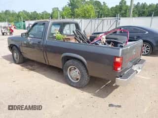 1992 Dodge Dakota z VIN 1B7FL26X0NS508319, wystawiony jako IAAI lot #42468014 z przebiegiem 195 683 mil mil oraz . Historia ofert i sprzedaży dostępna na DreamBid. Obrazek 3.