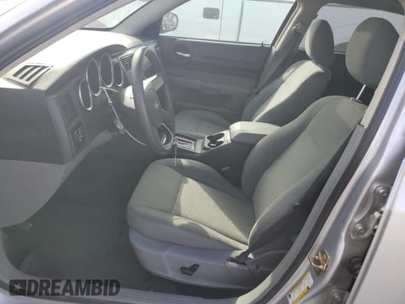 ✅ 2005 Dodge Magnum SE • VIN: 2D4FV48V05H565499 • Lot: 91934065. Wystawiony na Copart z przebiegiem 70 024 mil. Bezpłatny archiwum sprzedaży aukcyjnych z USA i szczegółowy raport historii pojazdu na DreamBid. Zdjęcie 7.