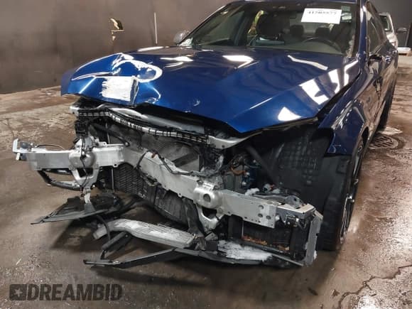 ✅ 2019 Mercedes-Benz C 63 S AMG • VIN: 55SWF8HB8KU306976 • Lot: 41505577. Listed on IAAI with 21,897 mi. Free auction sales archive from the USA and detailed vehicle history report at DreamBid. Image 6.