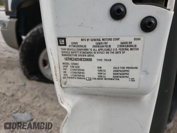 ✅ 2004 GMC Sierra 1500 • VIN: 1GTHC24204E339688 • Lot: 77595054. Wystawiony na Copart z przebiegiem 230 719 mil. Bezpłatny archiwum sprzedaży aukcyjnych z USA i szczegółowy raport historii pojazdu na DreamBid. Zdjęcie 13.