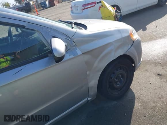 ✅ 2010 Chevrolet Aveo 1LT • VIN: KL1TD5DE1AB107186 • Lot: 41912965. Wystawiony na IAAI z przebiegiem 61 111 mil. Bezpłatny archiwum sprzedaży aukcyjnych z USA i szczegółowy raport historii pojazdu na DreamBid. Zdjęcie 12.