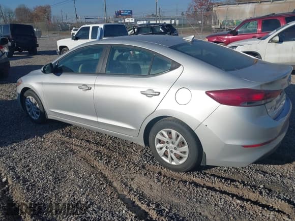 ✅ 2017 Hyundai Elantra SE • VIN: 5NPD74LF5HH055854 • Lot: 43632596. Listed on IAAI with 106,413 mi. Free auction sales archive from the USA and detailed vehicle history report at DreamBid. Image 3.