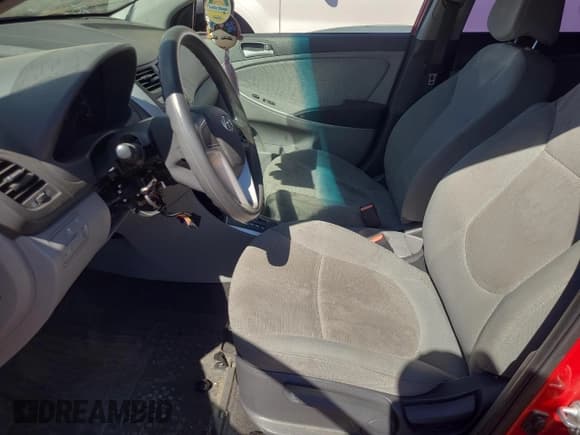 ✅ 2014 Hyundai Accent GS • VIN: KMHCT5AEXEU190316 • Лот: 71082954. Опубликован ранее на Copart с пробегом 106 533 миль. Бесплатный доступ к архиву аукционных продаж из США и подробный отчёт об истории автомобиля на DreamBid. Изображение 7.